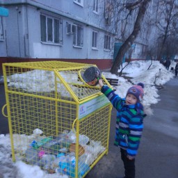 Вижу добрые дела. Братишка заботится о природе