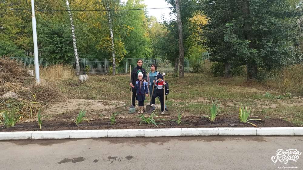 Облагораживаем участок в школьном дворе