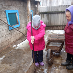 Воде дорогу.