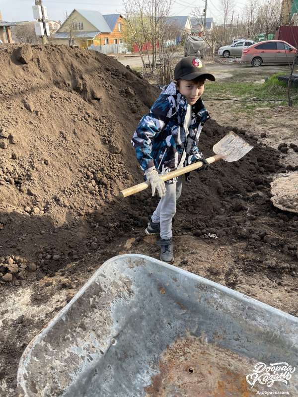 Таскаем землю в огород