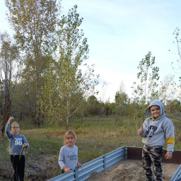 Помог загрузить и привезти речной песок