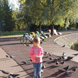 Покормила голубей в парке